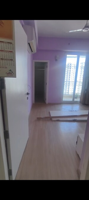 Bathroom in 3 BHK Apartment at DLF The Primus, Sector 82a – for Sale