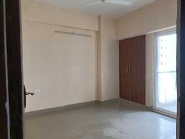 Room in 1 BHK Apartment at Amrapali Dream Valley, Tech Zone 4 Greater Noida – for Rent