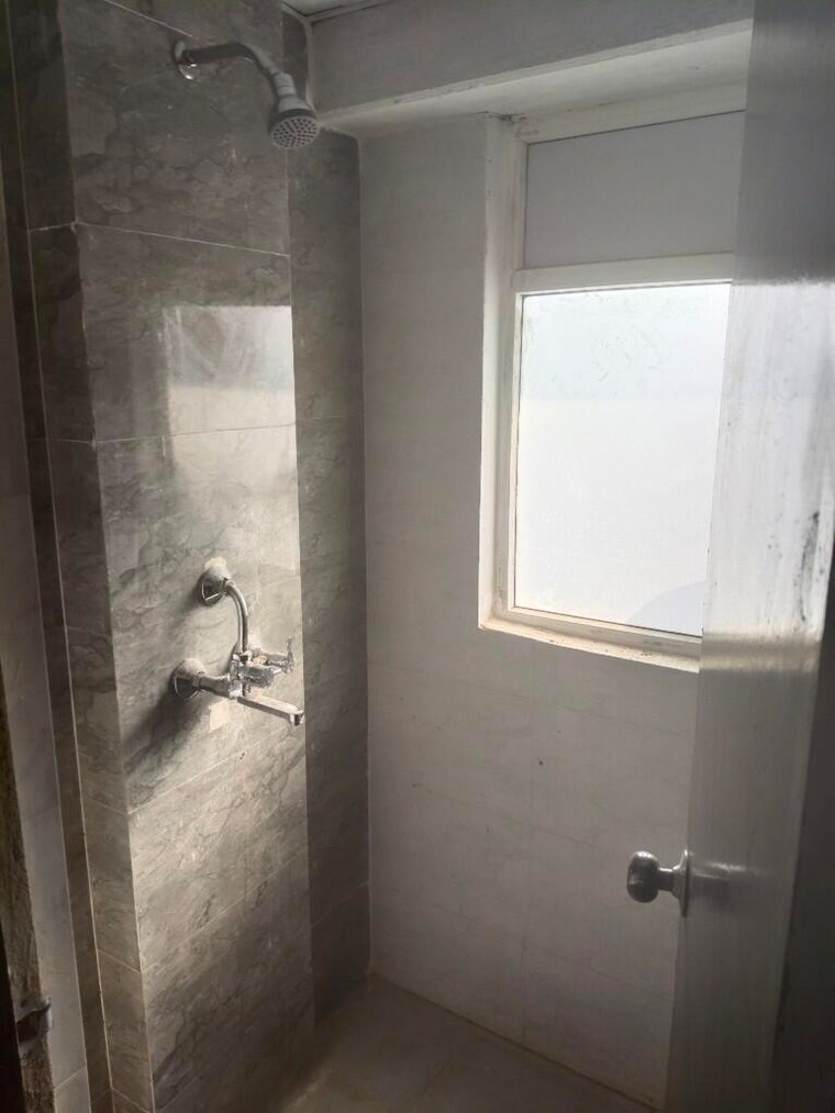 Bathroom, amrapali-dream-valley 1 Bedroom 585 Sq.Ft. Apartment In Tech Zone 4 Greater Noida Greater Noida 10078129