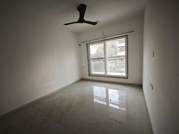 Room in 2 BHK Apartment at Vaibhav Queens Park, Chembur – for Rent