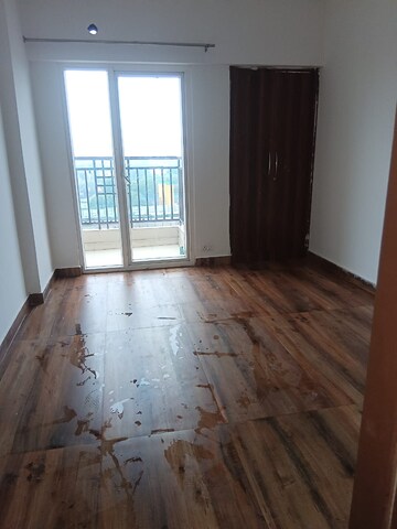 Room in 2 BHK Apartment at Ace Divino, Sector 1 Greater Noida – for Rent