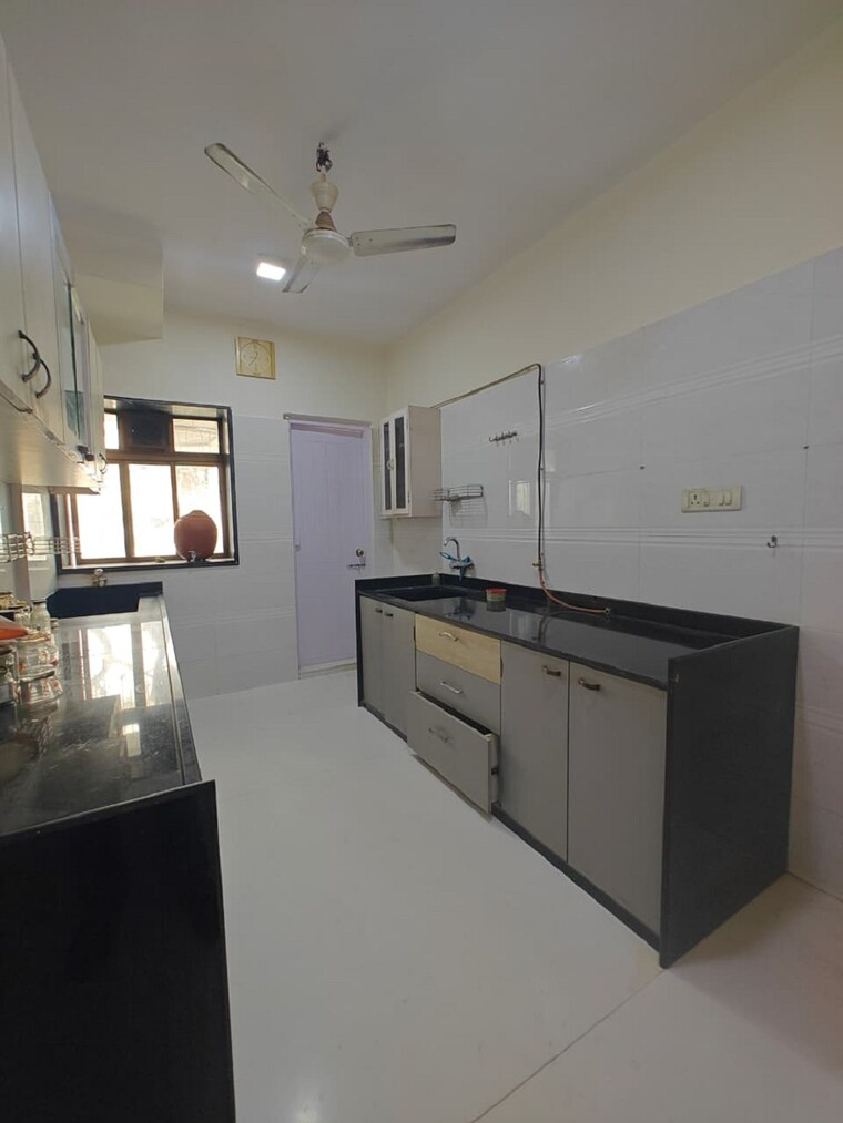 Kitchen, bandra west 3 Bedroom 1100 Sq.Ft. Apartment In Bandra West Mumbai 10078209