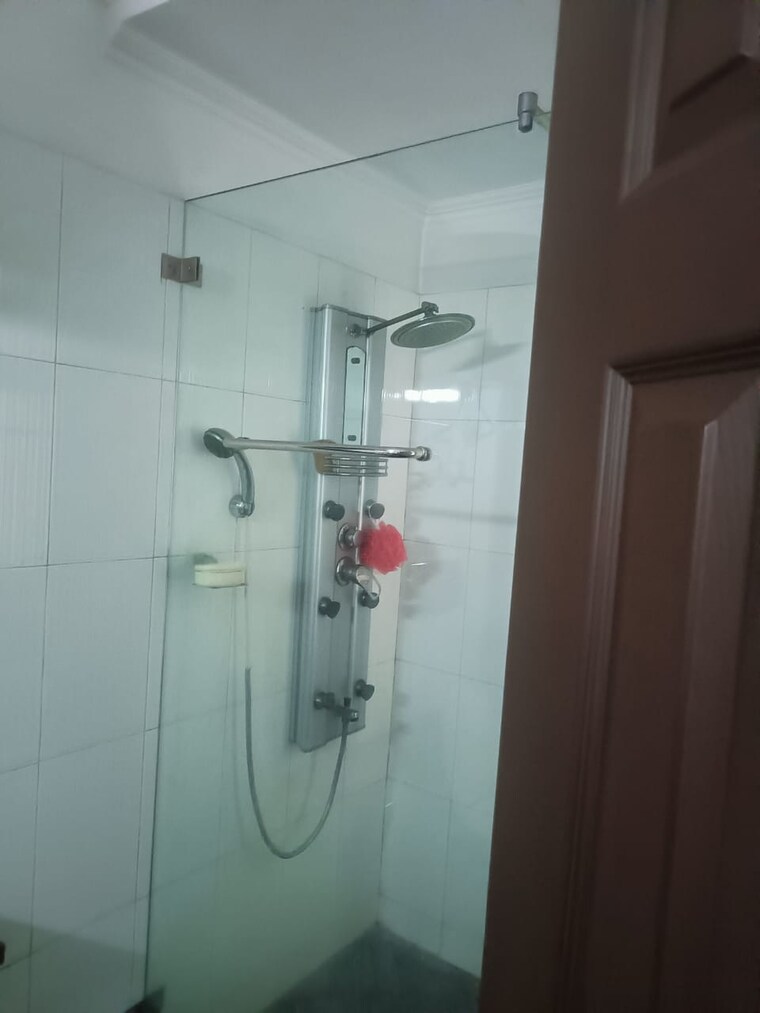 Bathroom, ramprastha colony 3 Bedroom 1800 Sq.Ft. Builder Floor In Ramprastha Colony Ghaziabad 10078226