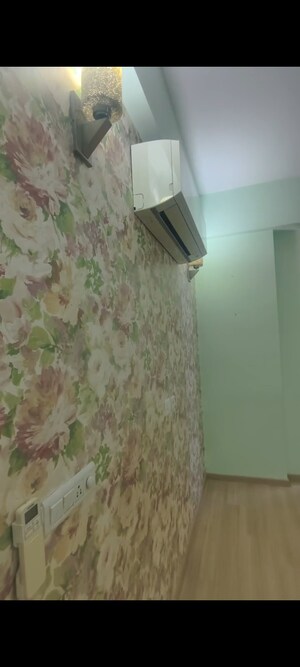 Room in 3 BHK Apartment at DLF The Primus, Sector 82a – for Sale