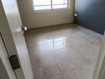 Room in 2 BHK Apartment at Lodha Fiorenza, Goregaon East – for Rent