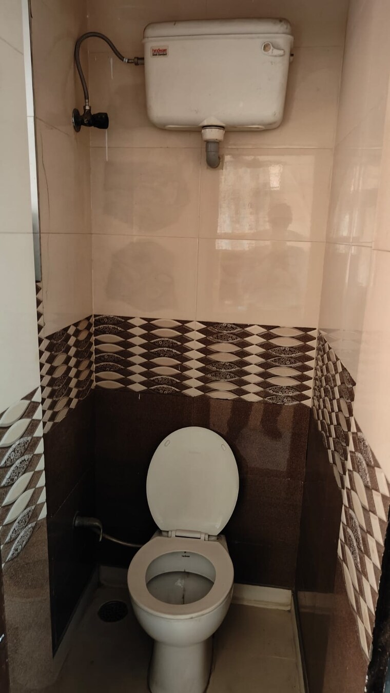 Bathroom, sector 6 dwarka 3 Bedroom 1800 Sq.Ft. Apartment In Sector 6 Dwarka Delhi 10078263