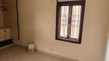 Room in 3 BHK Apartment at Sector 6 Dwarka – for Rent