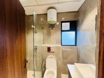 Bathroom in 3 BHK Apartment at Suncity Vatsal Valley, Gwal Pahari – for Rent