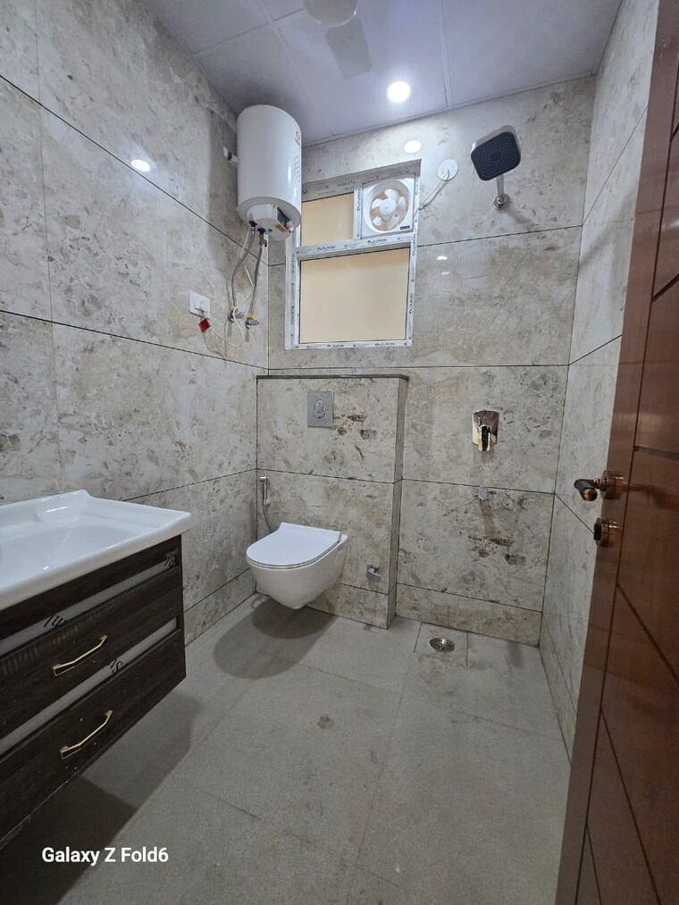 Bathroom, risland-sky-mansion 2 Bedroom 1000 Sq.Ft. Builder Floor In Chattarpur Delhi 10078302