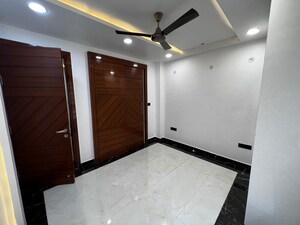 Room in 3 BHK Apartment at Sector 6 Dwarka – for Rent
