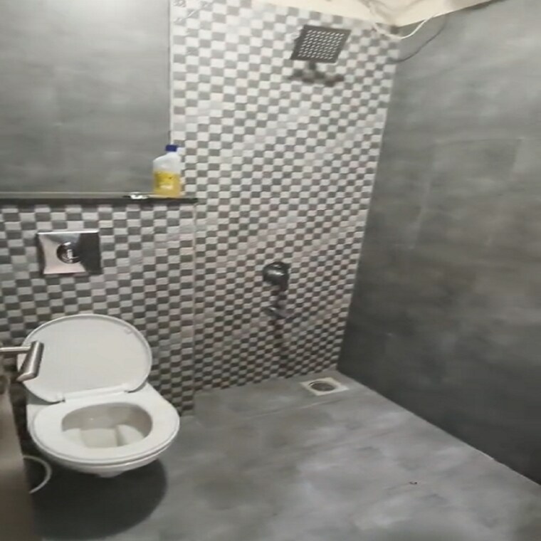 Bathroom, the-wadhwa-the-address 2 Bedroom 649 Sq.Ft. Apartment In Ghatkopar West Mumbai 10078407