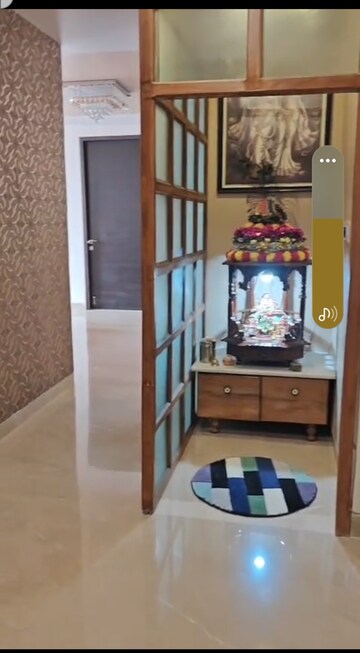 Room in 3 BHK Apartment at Gomti Nagar – for Rent