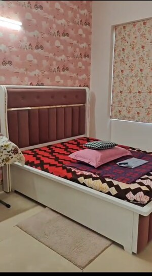 Bedroom in 3 BHK Apartment at Gomti Nagar – for Rent