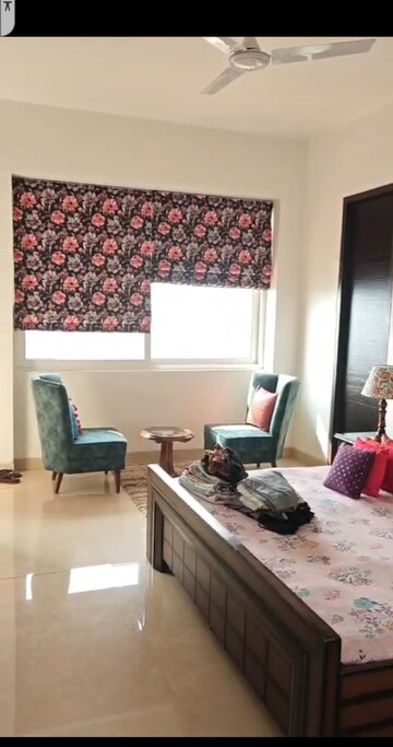 Living Room in 3 BHK Apartment at Gomti Nagar – for Rent