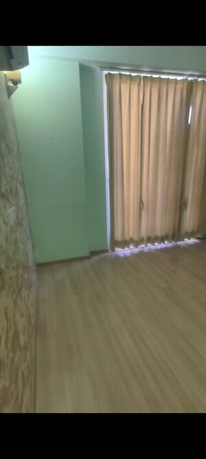 Room in 3 BHK Apartment at DLF The Primus, Sector 82a – for Rent