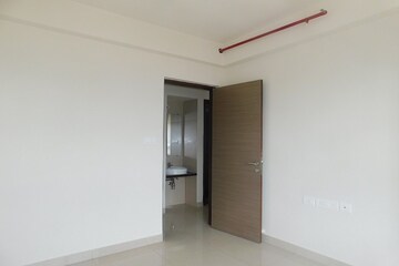 Room in 2 BHK Apartment at The Wadhwa Promenade, Ghatkopar West – for Rent