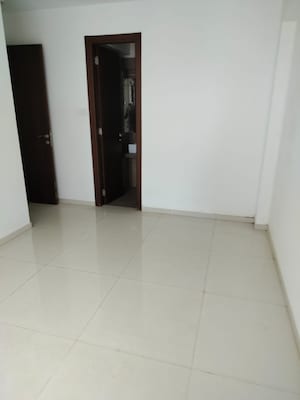 Room in 2 BHK Apartment at Sunteck City Avenue-2, Goregaon West – for Sale