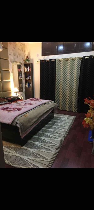 Bedroom in 3 BHK Builder Floor at DLF City Phase IV, Dlf Phase iv – for Rent