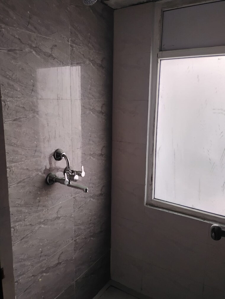 Bathroom, amrapali-dream-valley 1 Bedroom 585 Sq.Ft. Apartment In Tech Zone 4 Greater Noida Greater Noida 10078497