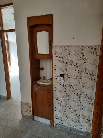 Furnished Amenities in 4 BHK Apartment at Sector 10 Dwarka – for Rent