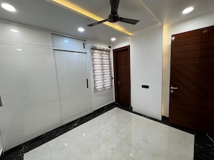 Room in 4 BHK Apartment at Sector 10 Dwarka – for Rent