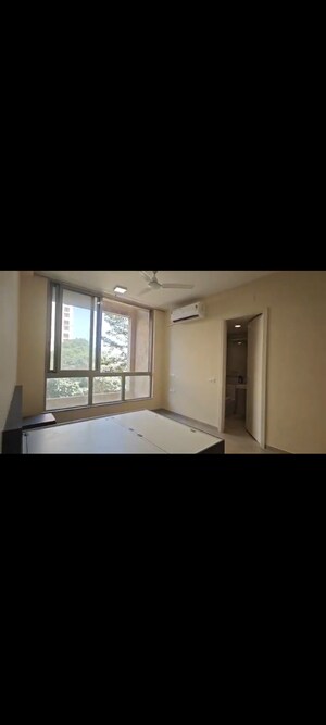Room in 2.5 BHK Apartment at Hiranandani Cardinal, Ghodbunder Road – for Rent