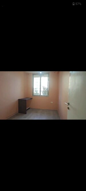 Room in 2.5 BHK Apartment at Hiranandani Cardinal, Ghodbunder Road – for Rent