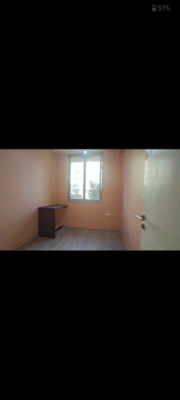 Room in 2.5 BHK Apartment at Hiranandani Cardinal, Ghodbunder Road – for Rent