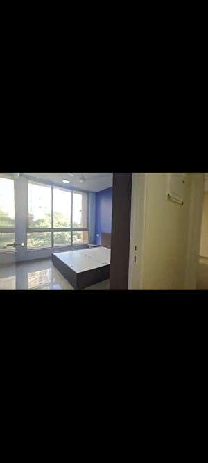 Room in 2.5 BHK Apartment at Hiranandani Cardinal, Ghodbunder Road – for Rent