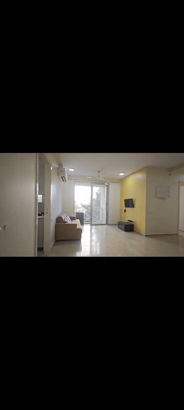 Room in 2.5 BHK Apartment at Hiranandani Cardinal, Ghodbunder Road – for Rent