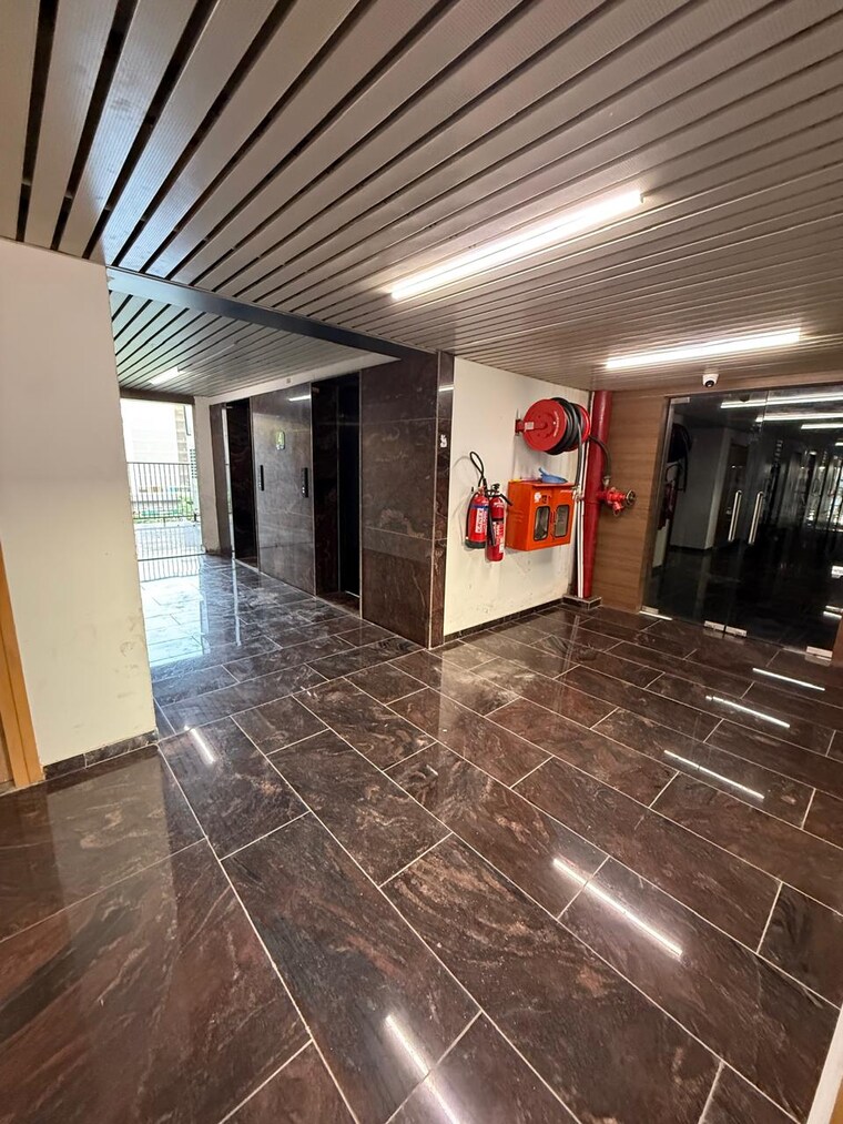  Parking, gota Commercial Office Space 1000 Sq.Ft. In Gota Ahmedabad 10078539