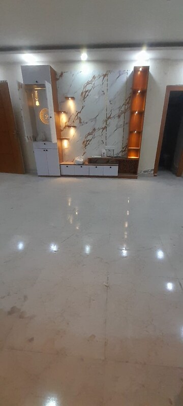 Room in 3 BHK Apartment at Ivory County, Sector 115 – for Sale