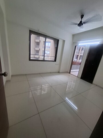 Room in 3 BHK Apartment at Naranpura – for Rent