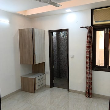 Room in 3 BHK Builder Floor at Sector 8 Dwarka – for Rent