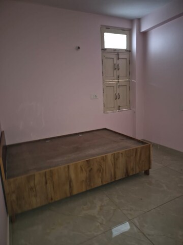 Room in 1.5 BHK Builder Floor at Mayur Vihar – for Rent