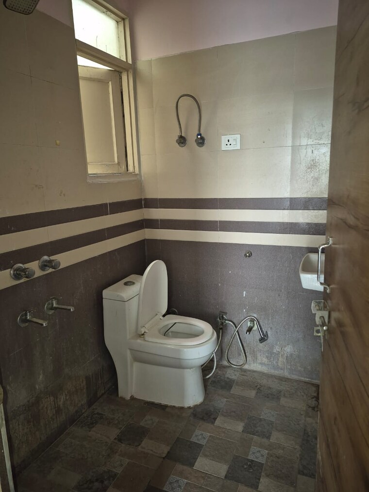 Bathroom, mayur vihar 1.5 Bedroom 380 Sq.Ft. Builder Floor In Mayur Vihar Delhi 10078707