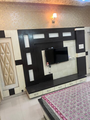 Bedroom in 4 BHK Penthouse at Mona Greens, Ghazipur – for Rent