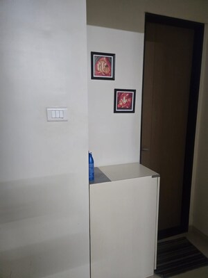 Room in 2 BHK Apartment at Kumar Padmalaya, Aundh – for Rent