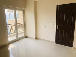 Room in 2.5 BHK Apartment at Gardenia Golf City, Sector 75 – for Sale
