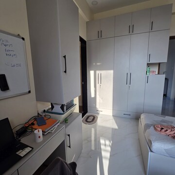 Bedroom in 2 BHK Apartment at Chembur – for Rent