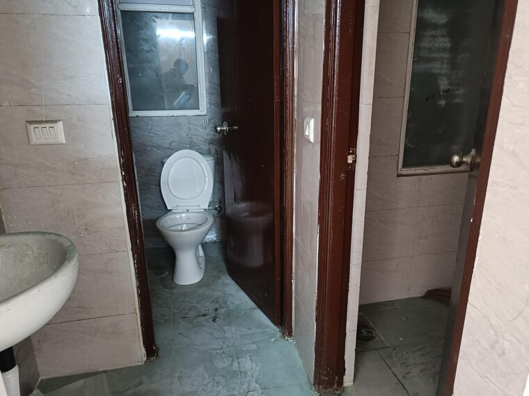 Bathroom, amrapali-dream-valley 1 Bedroom 585 Sq.Ft. Apartment In Tech Zone 4 Greater Noida Greater Noida 10078610