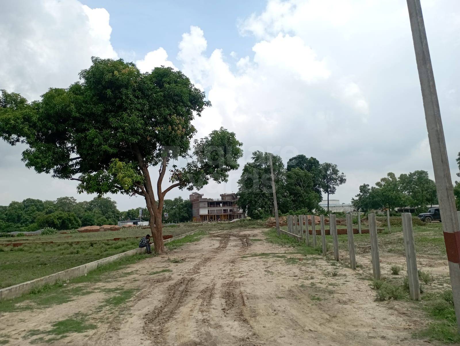 Plot For Sale in Sultanpur Road