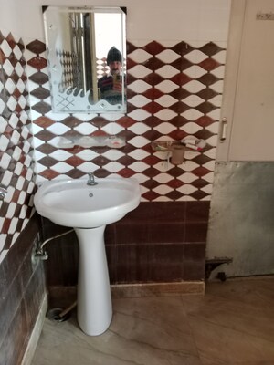 Bathroom in 1.5 BHK Builder Floor at Sector 18 – for Rent