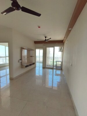 Room in 2 BHK Apartment at Signature Global City 63A, Sector 63a – for Rent