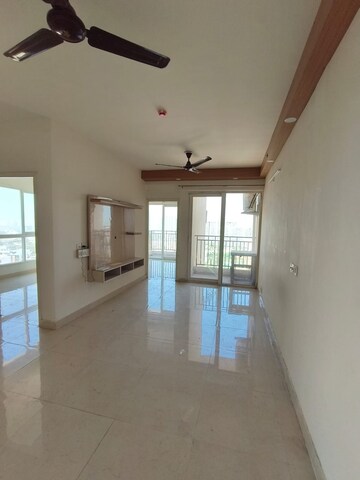 Room in 2 BHK Apartment at Signature Global City 63A, Sector 63a – for Rent