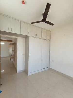 Room in 2 BHK Apartment at Signature Global City 63A, Sector 63a – for Rent