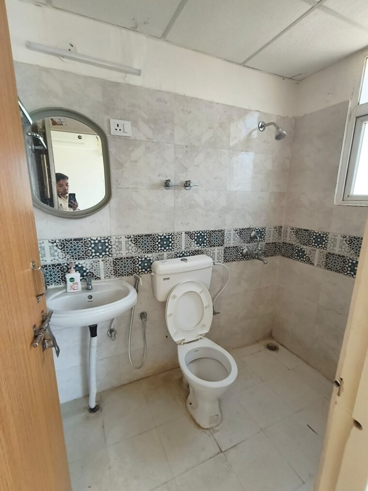 Bathroom, signature-global-city-63a 2 Bedroom 1070 Sq.Ft. Apartment In Sector 63a Gurgaon 10080244