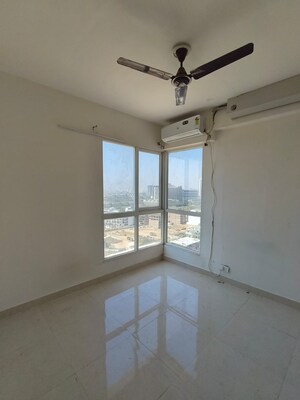 Room in 2 BHK Apartment at Signature Global City 63A, Sector 63a – for Rent