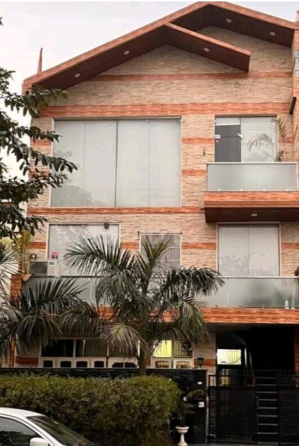 6+ BHK Independent House For Sale in Gamma II Greater Noida