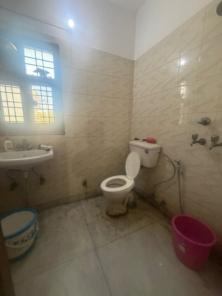 Bathroom, sector 15 2 Bedroom 1600 Sq.Ft. Builder Floor In Sector 15 Gurgaon 10080278